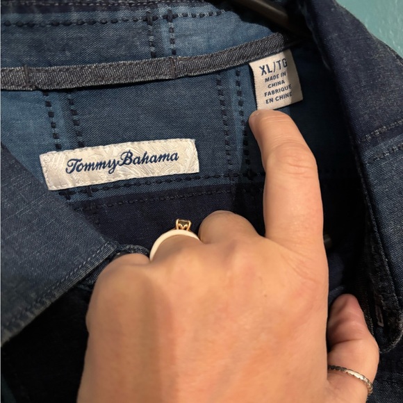 Tommy Bahama Men’s Navy Quilted Button Down Shirt Size XL - Picture 3 of 6